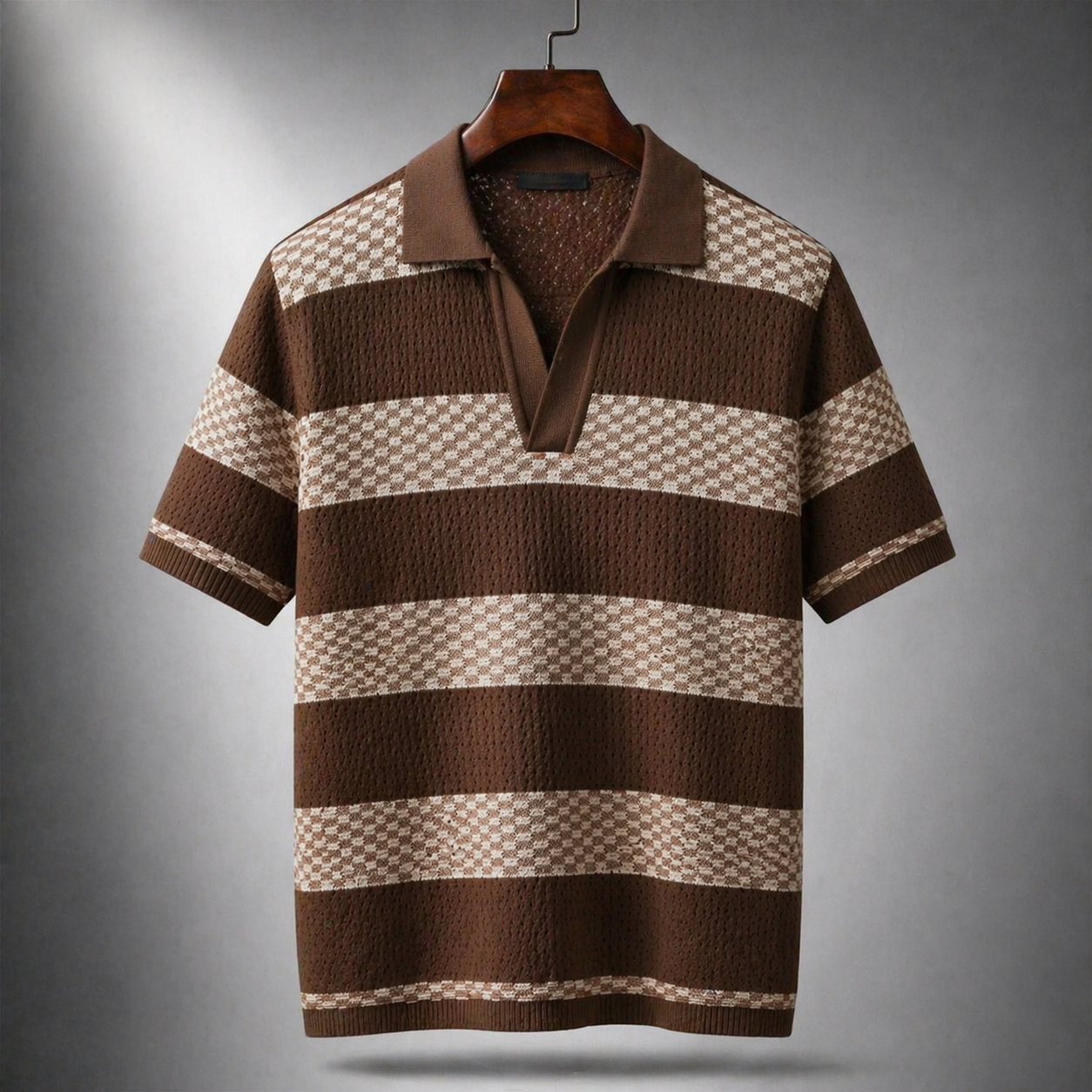 Herren Strick-Poloshirt gestreift in klassischer Passform als Produktbild
