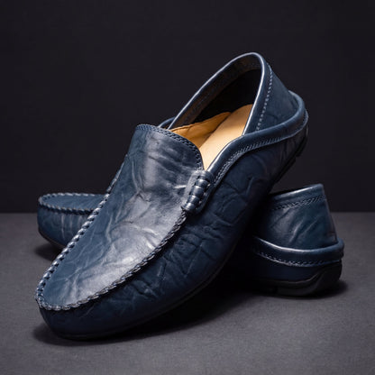 Herren-Loafer im klassischen Design aus schräger Vorderansicht