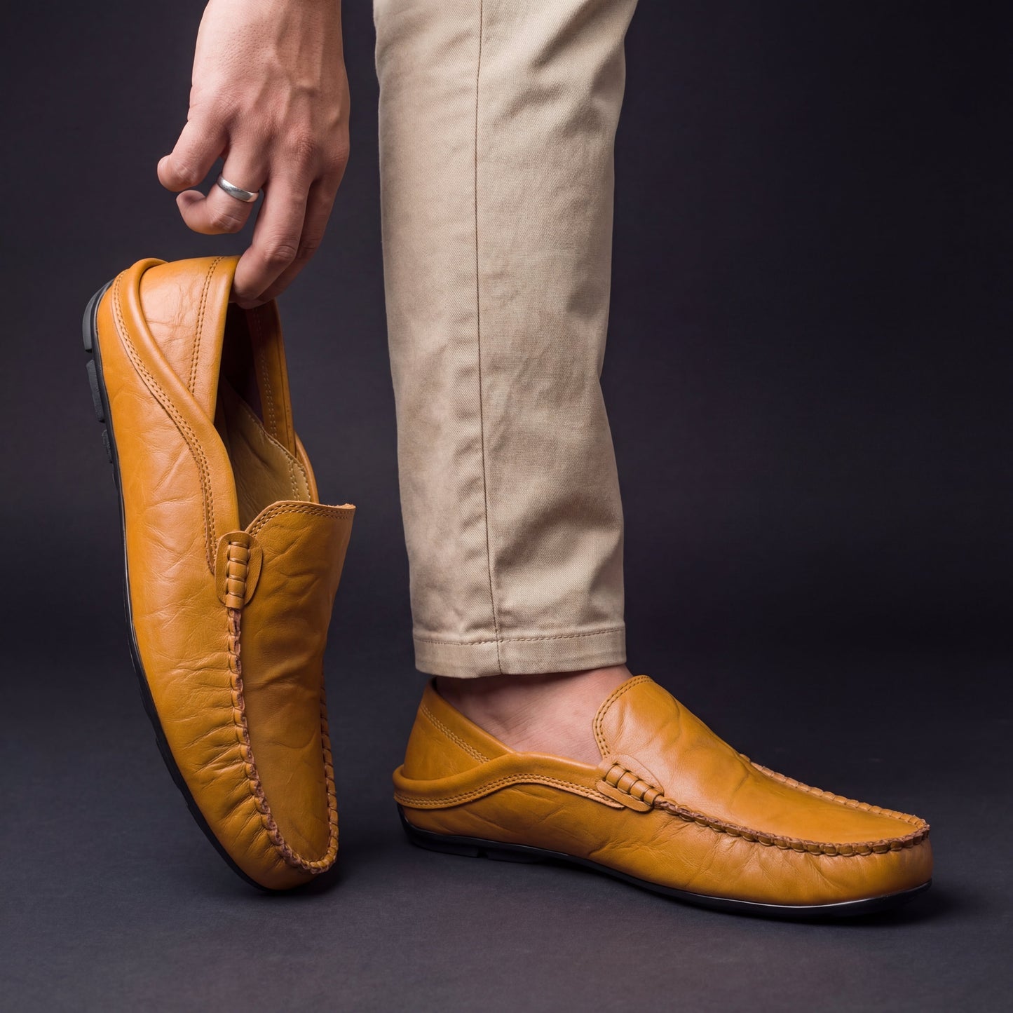 Seitenprofil der Herren-Loafer im zeitlosen Slip-on-Stil