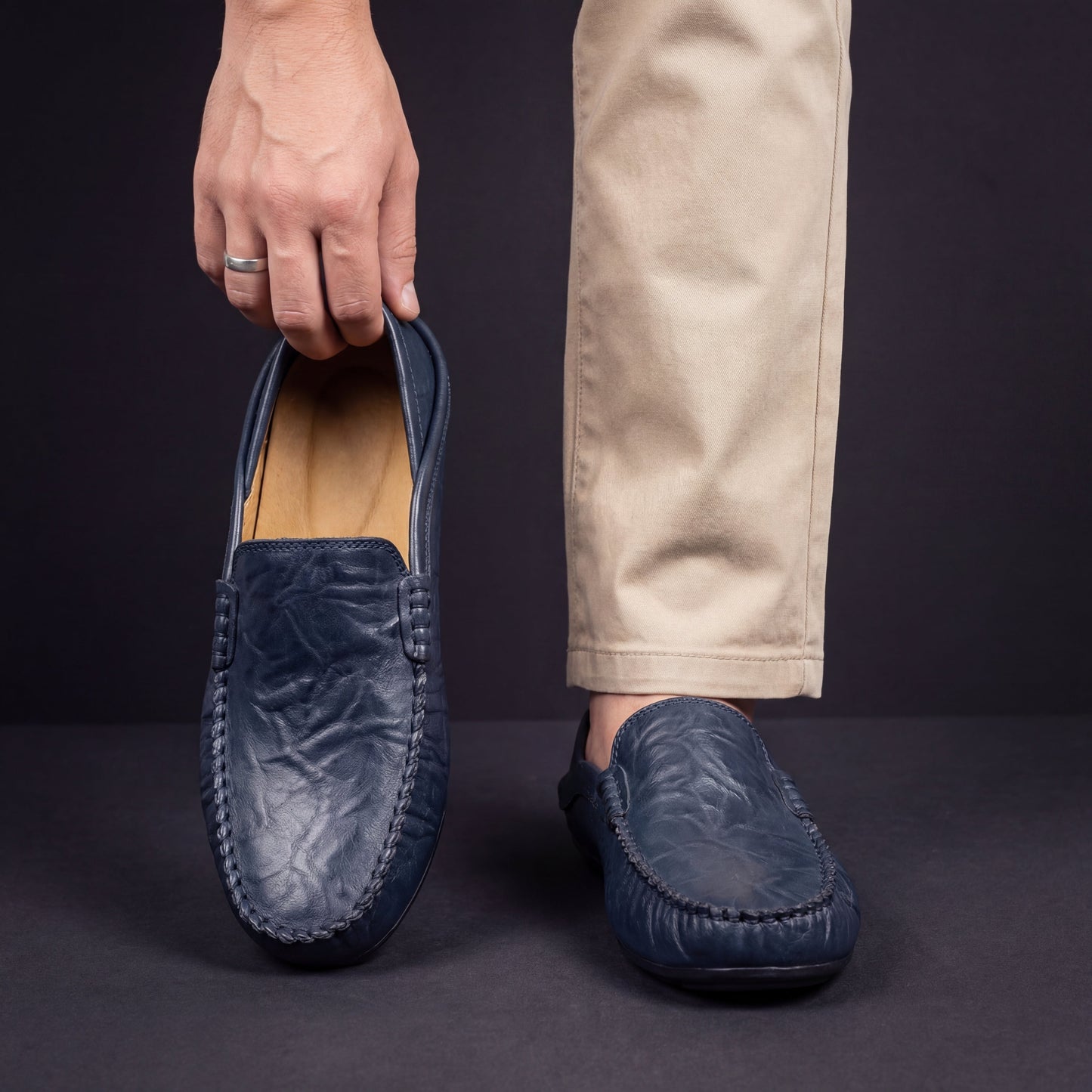 Rückansicht der klassischen Herren-Loafer mit sauberem Finish