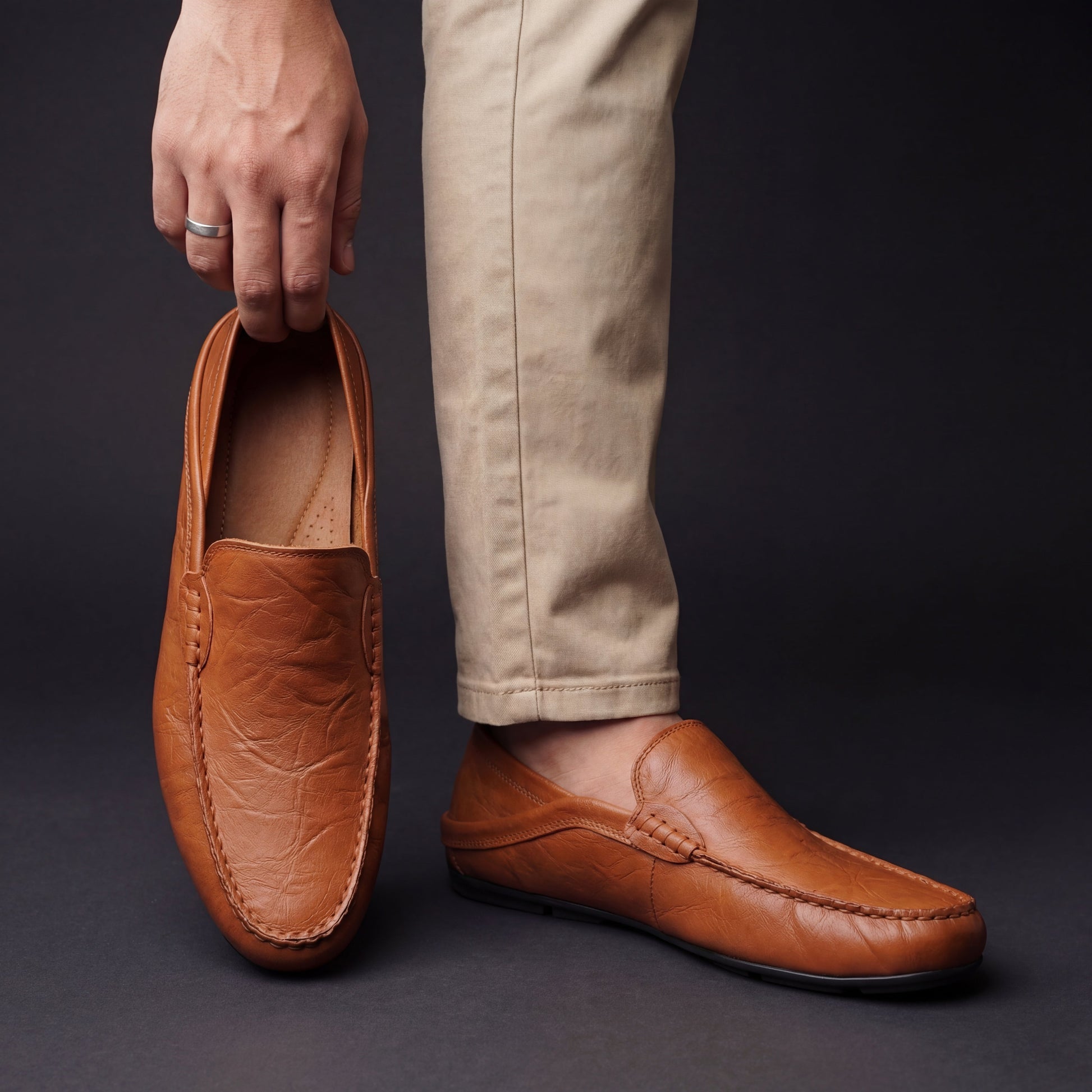 Klassische Slip-on-Loafer für Herren in kompletter Gesamtansicht