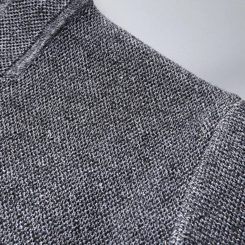 Detailaufnahme der strukturierten Oberfläche der Herren Strickjacke