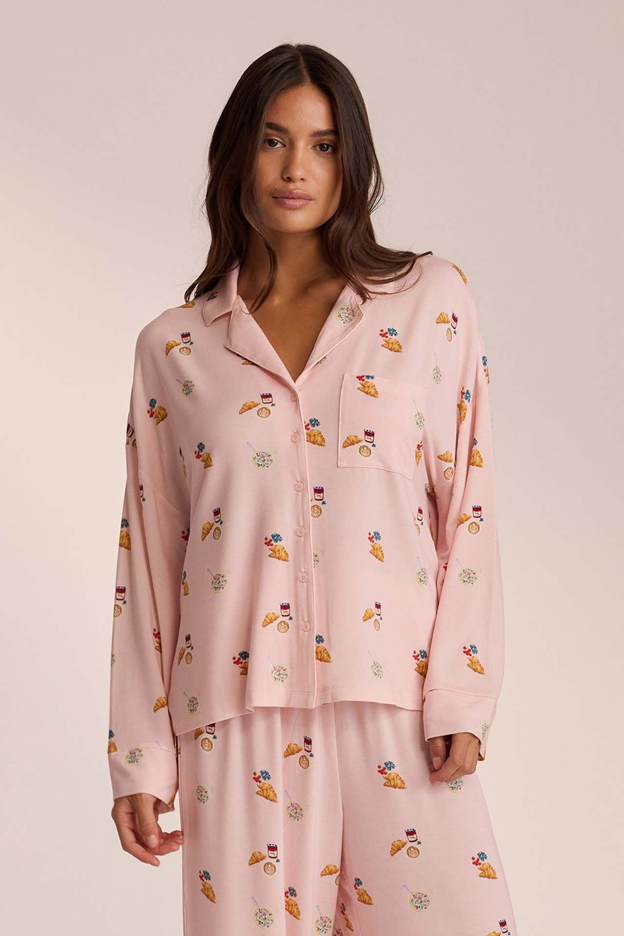 Damen-Outfit-Set mit weitem Bein und Mini Print in Nahaufnahme
