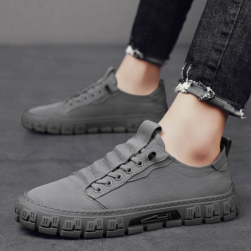 Herren Canvas Sneaker mit strukturierter Profilsohle im Detail