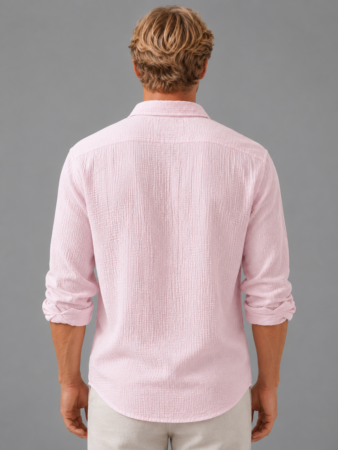 Herrenhemd aus strukturiertem Stoff in Beige, frontal dargestellt