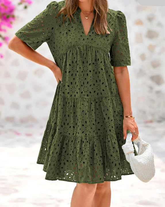 Elegantes Sommerkleid mit Spitzenvolant-Details