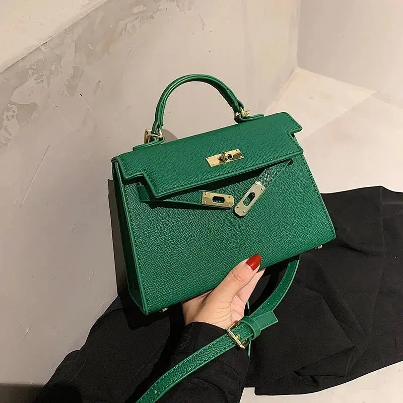 Strukturierte Mini-Schultertasche mit Drehverschluss für Damen