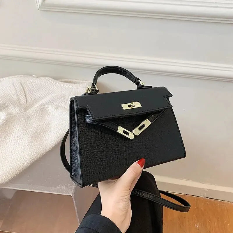 Strukturierte Mini-Schultertasche mit Drehverschluss für Damen