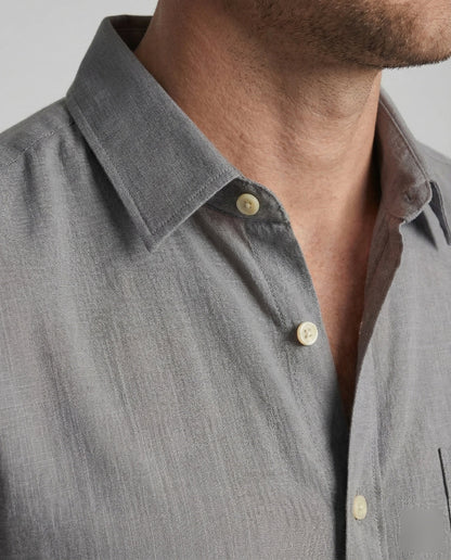 Leichtes Herren Leinenhemd mit kurzen Ärmeln im Detail