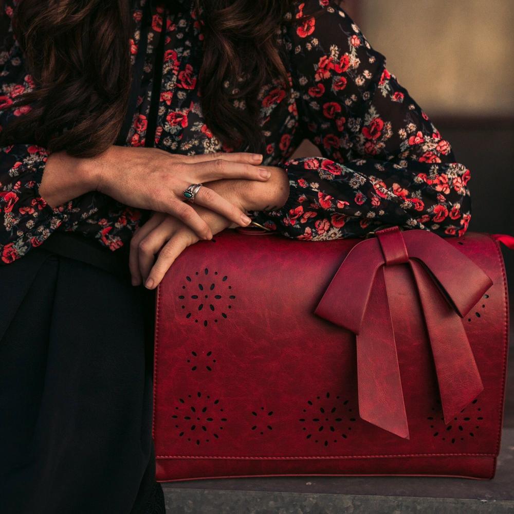 Elegante Schleifen Handtasche mit Blumendetail für Damen