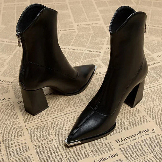 Damen Chelsea Boots Mit Modernem Chrom-Detail Und Schlankem Design