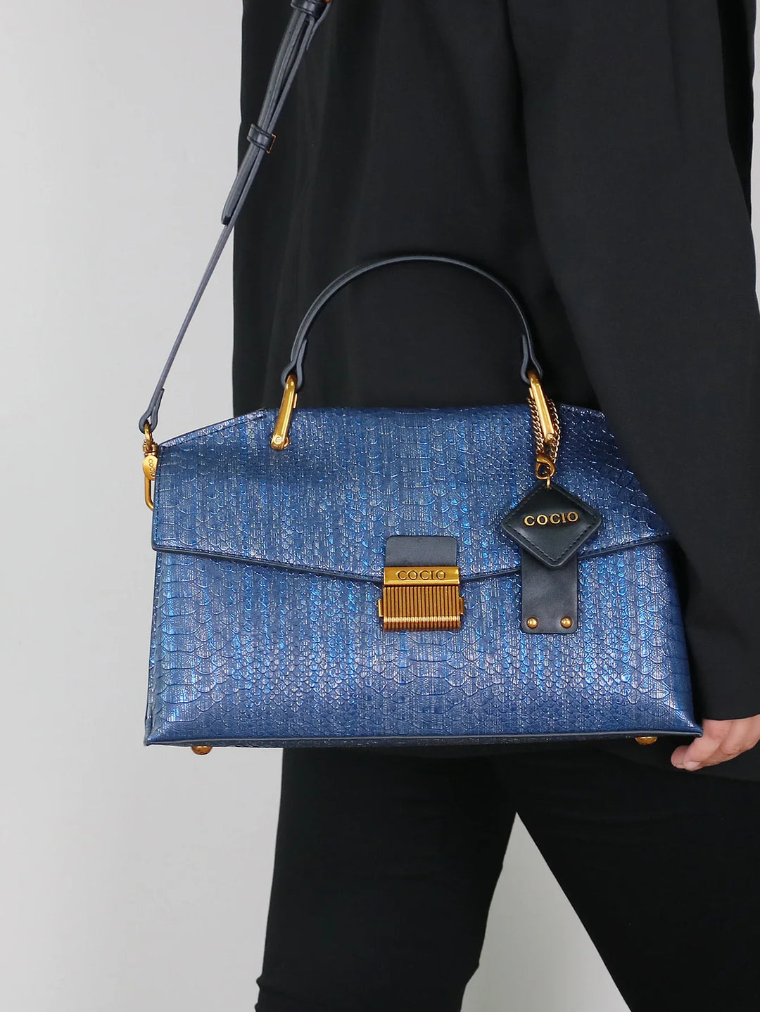 Glänzende Schlangenprint-Handtasche für Damen