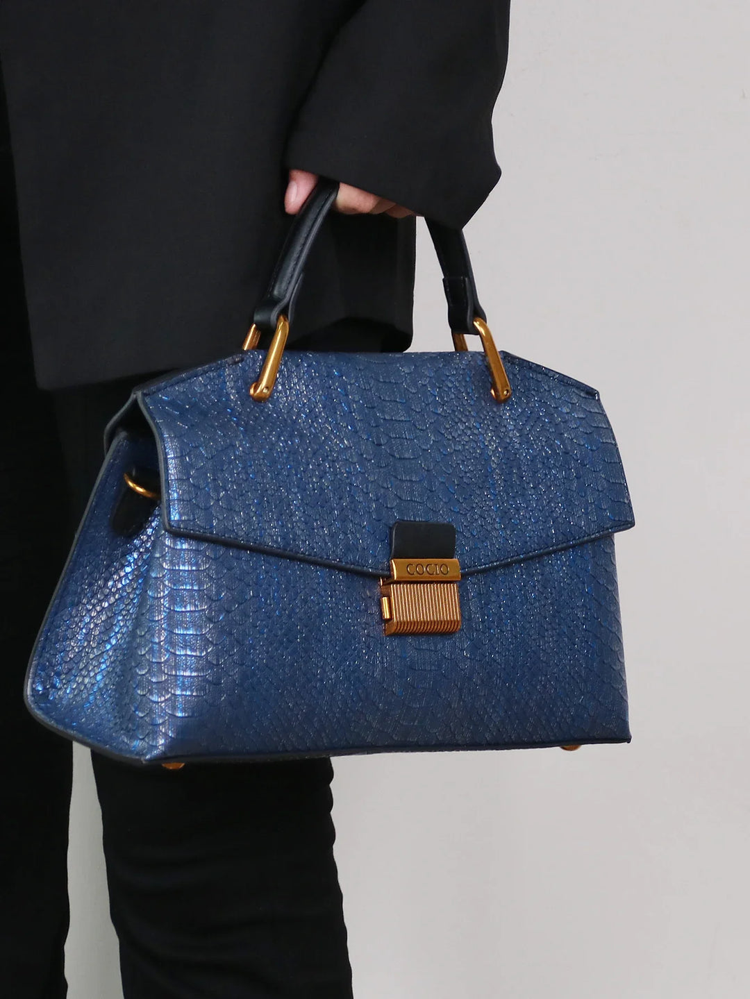 Glänzende Schlangenprint-Handtasche für Damen