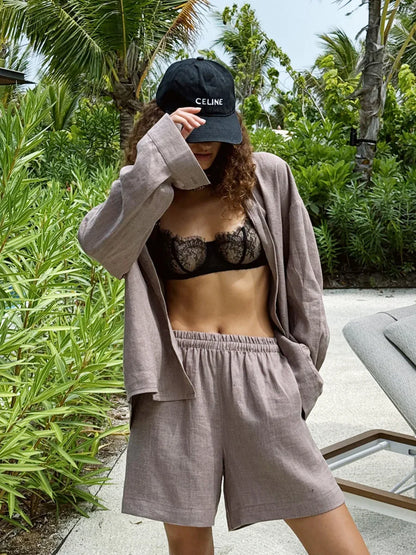 Leinenhose und kurze Koordinaten-Set für den Sommer