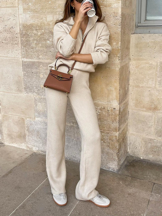 Damen Strick Kostüm Mit Minimalistischem Design