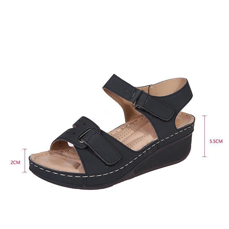 Damen-Sandalen mit rutschfester Sohle in Nahaufnahme