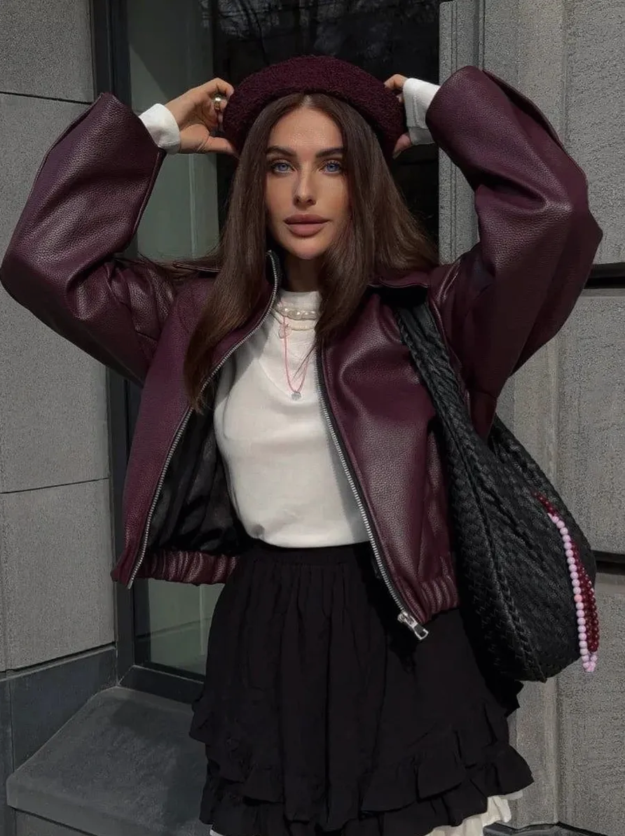 Damen Kunstlederjacke In Bordeaux Mit Kurzem Schnitt