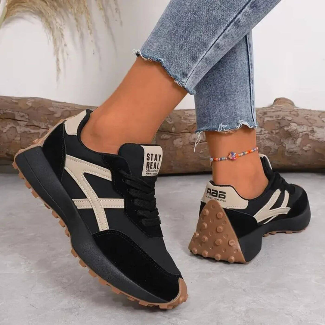 Damen Sneakers Mit Rutschfester Sohle Im Sportlichen Design