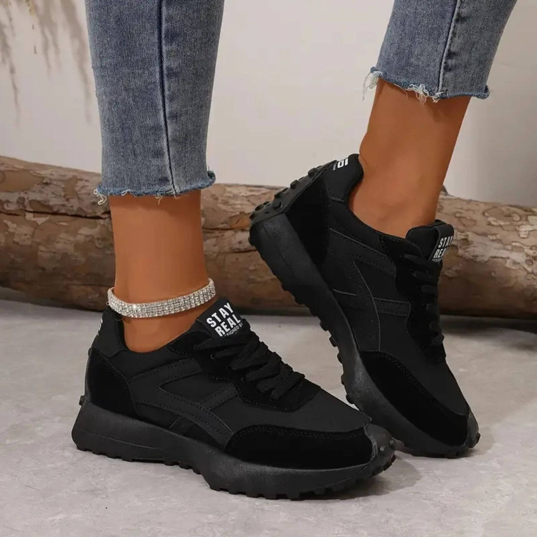 Damen Sneakers Mit Rutschfester Sohle Im Sportlichen Design