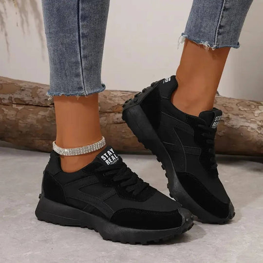 Damen Sneakers Mit Rutschfester Sohle Im Sportlichen Design