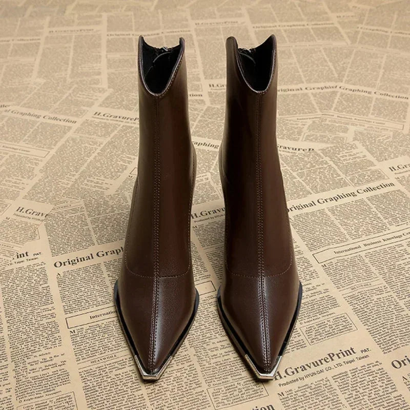 Damen Chelsea Boots Mit Modernem Chrom-Detail Und Schlankem Design