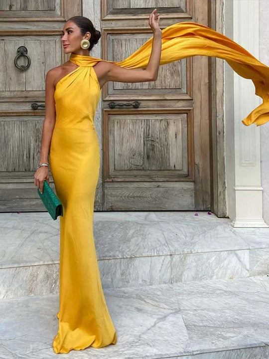 Damen Abendkleid Mit Einem Schulterdesign Und Schleppe