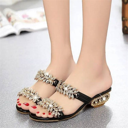Sommerliche Damen Sandalen mit komfortabler Passform von oben fotografiert