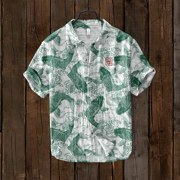 Herrenhemd mit Vintage Print am Model getragen