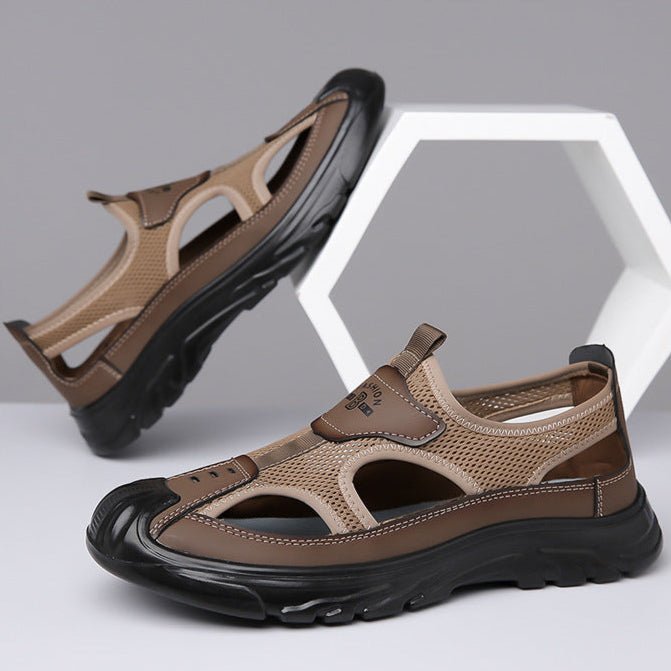 Herrensandalen für den Sommer in Rückansicht mit offenem Fersenbereich