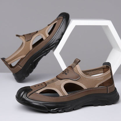 Herrensandalen für den Sommer in Rückansicht mit offenem Fersenbereich
