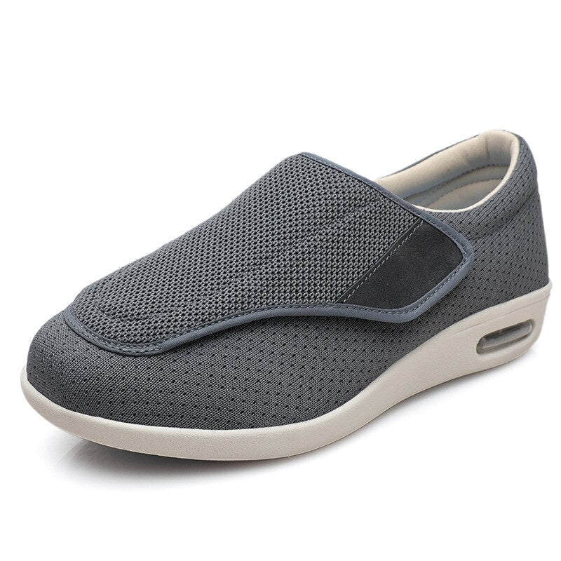 Ansicht von oben auf Herren Komfortschuhe zum Hineinschlüpfen