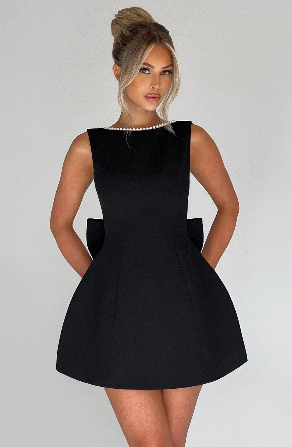 Damen Mini Kleid Mit Verspieltem Chic Design
