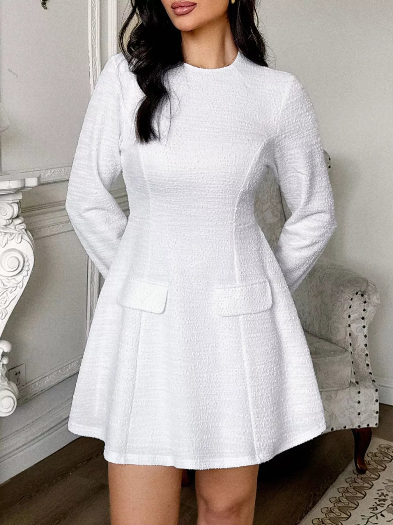Damen Minikleid mit Ausschnitt am Rücken und langen Ärmeln