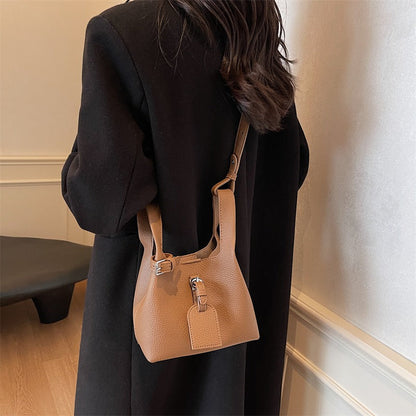 Vegane Leder Mini-Beuteltasche mit verstellbarem Riemen