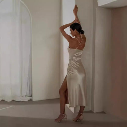 Luxuriöses Satin-Cocktailkleid für Damen mit drapiertem Seitenschlitz
