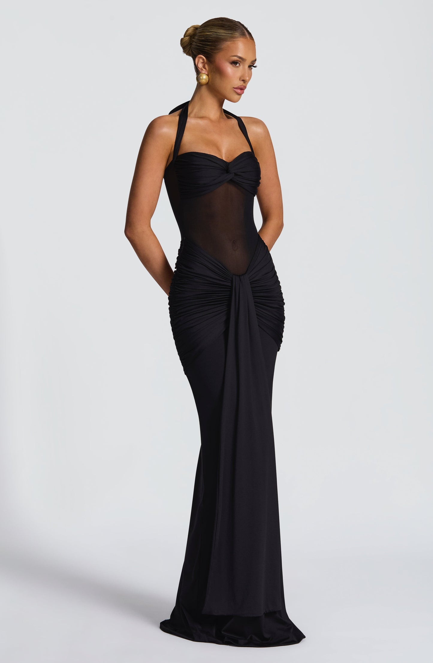 Ärmelloses gerafftes Jersey-Mesh-Maxikleid