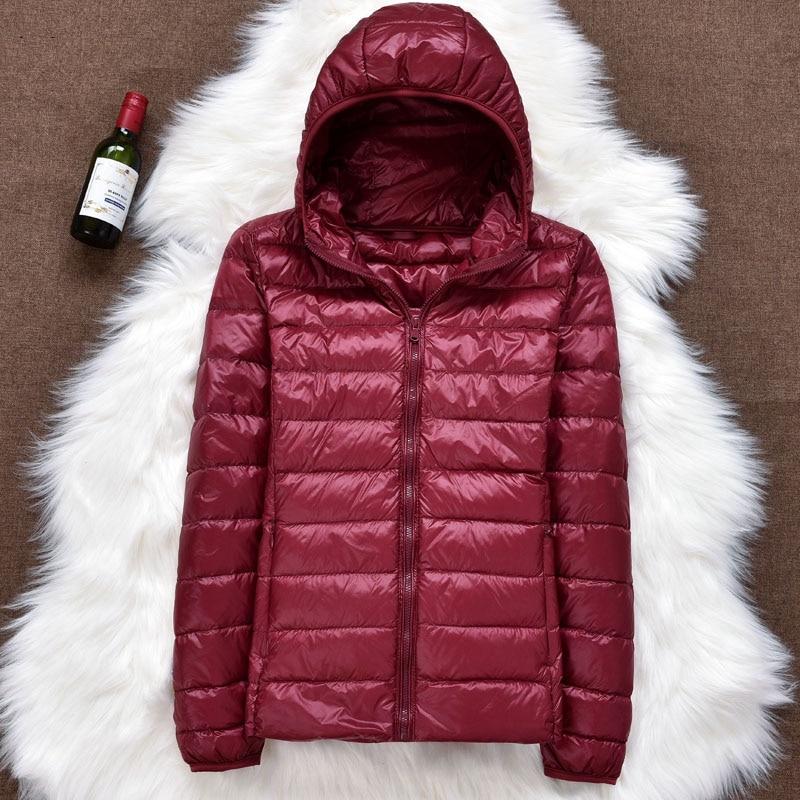 Damen Daunenjacke Mit Kapuze Und Klassischem Design