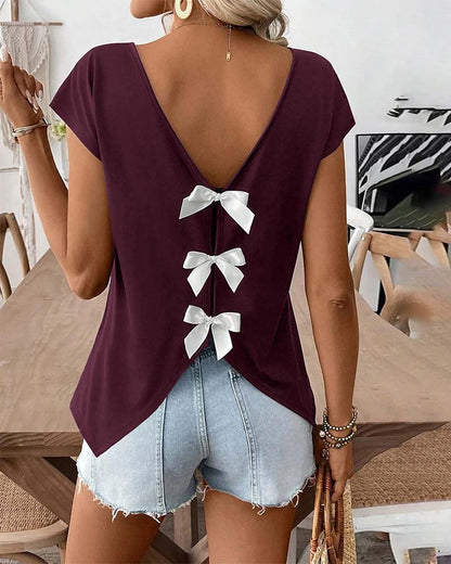 Seitliche Ansicht des Damen T-Shirts mit Schleifendetail