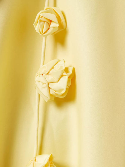 Rückenfreies A-Linien Mini-Kleid mit 3D-Rosenapplikation in Gelb