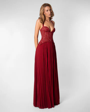 Fließendes Maxikleid in lebendigen Farben