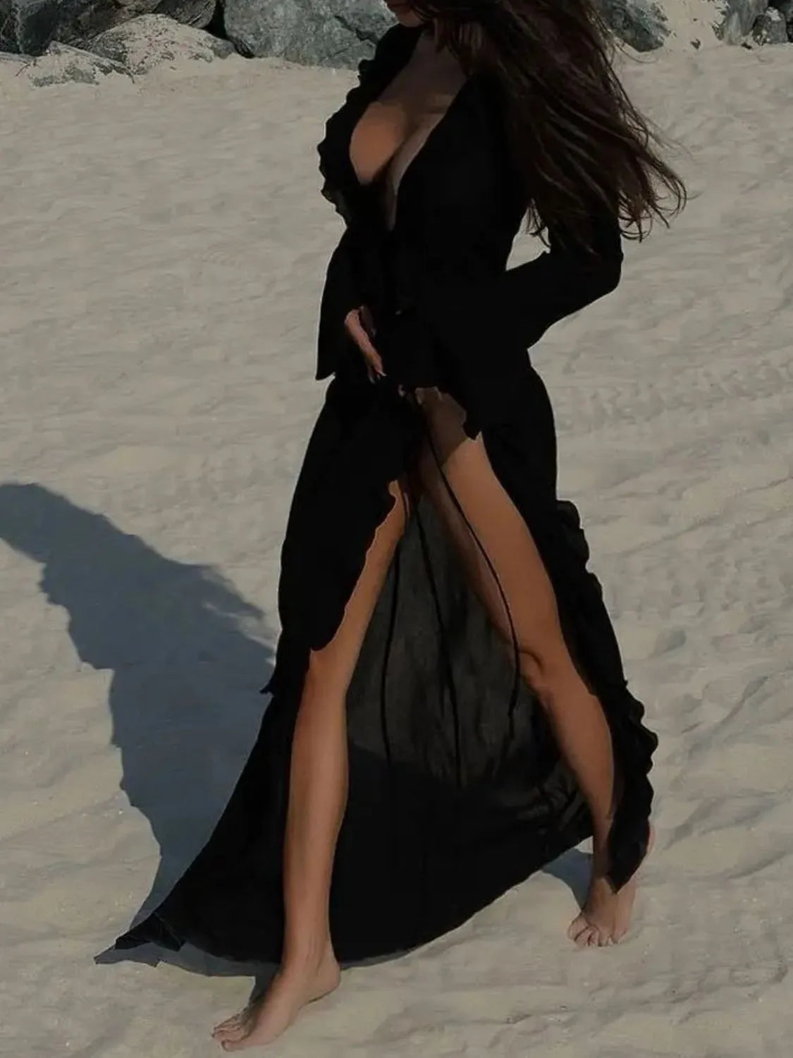 Langärmliges Strandkleid mit Rüschen