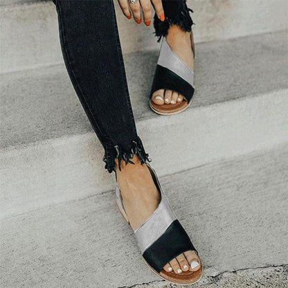 Rückansicht der zweifarbigen Damen Sandalen mit offenem Sommerschuh-Design