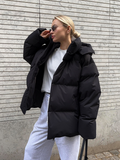Elegante schlichte Daunenjacke für den Winterstil