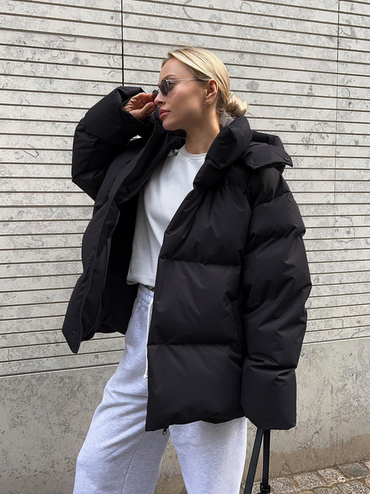 Elegante schlichte Daunenjacke für den Winterstil