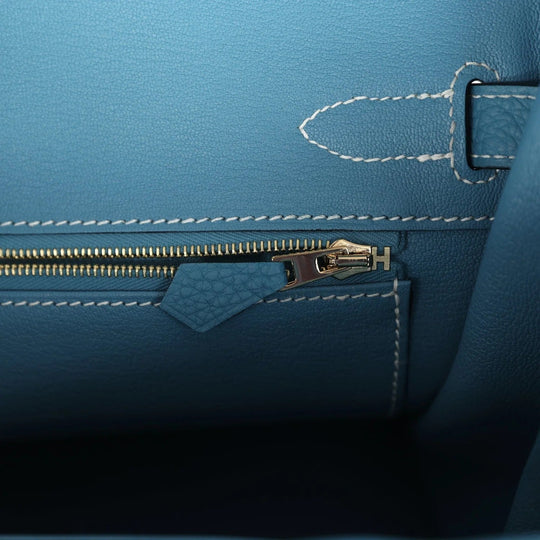 Elegante feste Handtasche mit Goldakzenten für Damen
