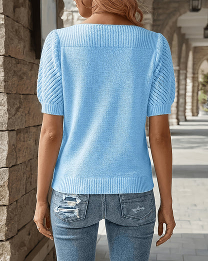 Damen Kurzarm Pullover mit Rundhalsausschnitt, getragen im lässig-eleganten Look