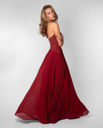 Fließendes Maxikleid in lebendigen Farben