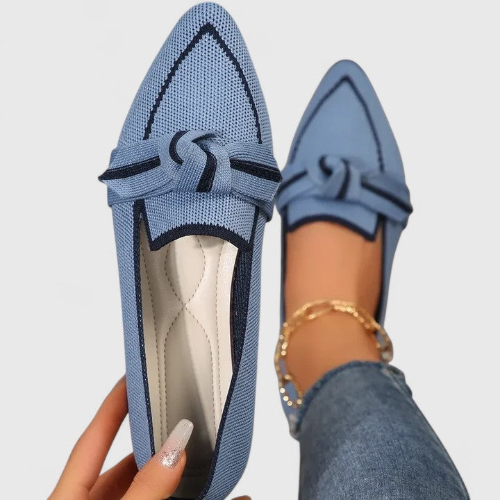 Damenloafer in Strickoptik mit spitzer Form und Knotendetail, Seitenansicht