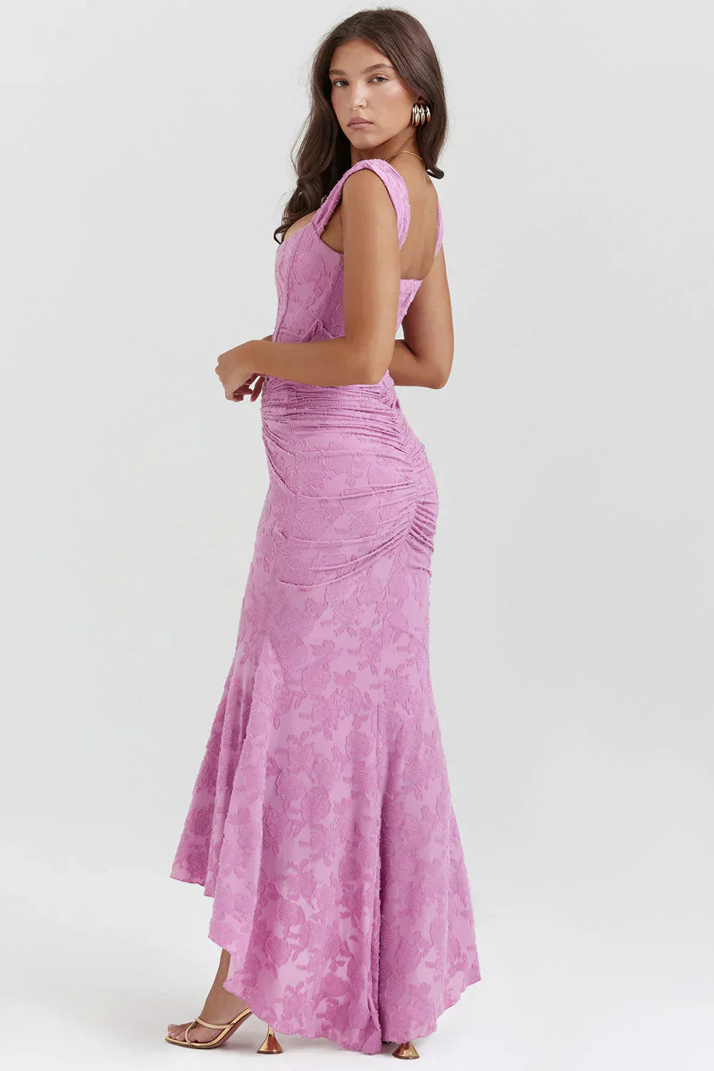 Langes elegantes Damenkleid mit femininer Passform