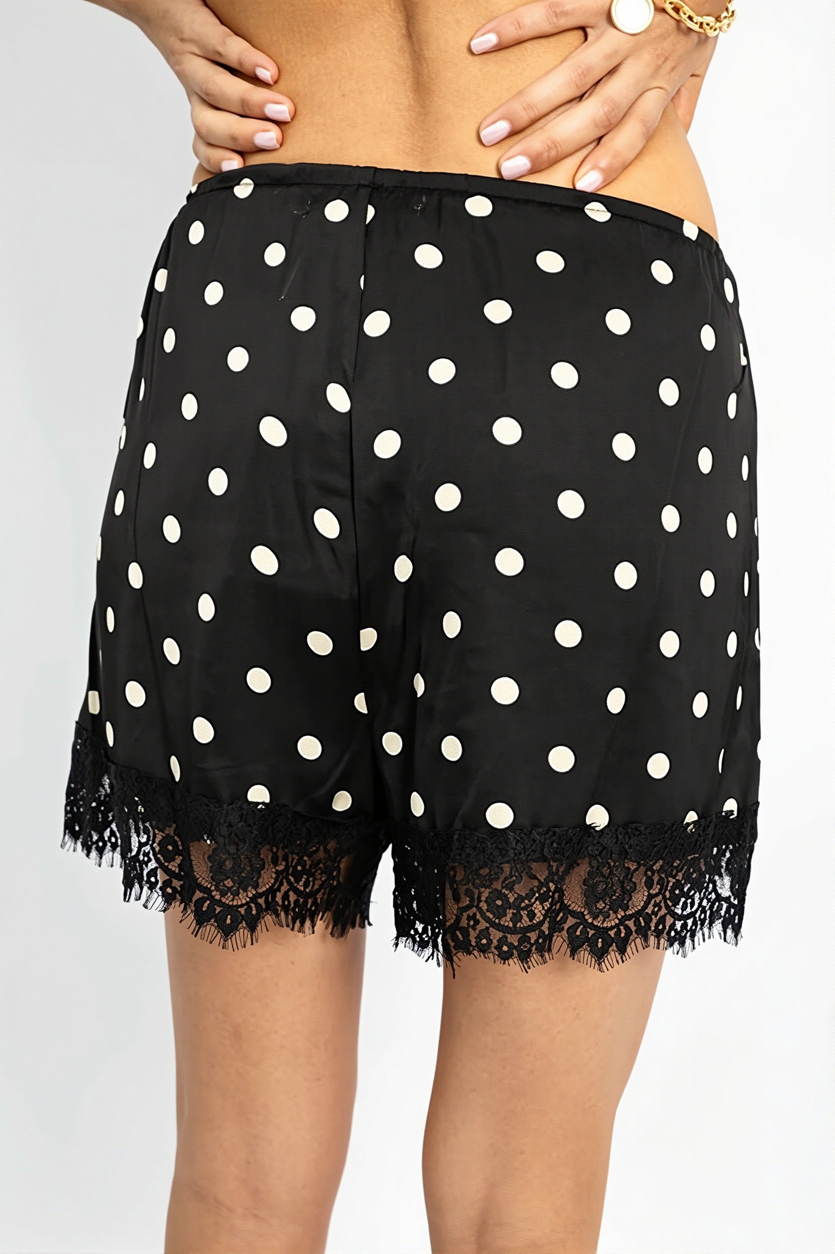Damen Shorts im Casual Stil mit Polka Dot Print und Spitzensaum